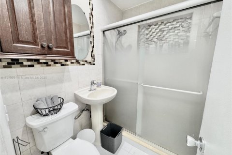 Casa en venta en Margate, Florida, 4 dormitorios, 136.75 m2 № 1966915 - foto 11