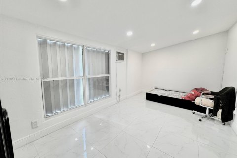 Casa en venta en Margate, Florida, 4 dormitorios, 136.75 m2 № 1966915 - foto 7