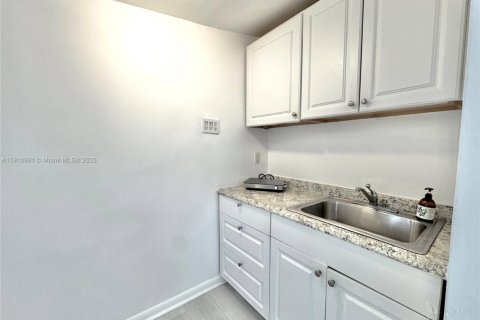 Casa en venta en Margate, Florida, 4 dormitorios, 136.75 m2 № 1966915 - foto 10