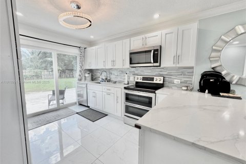 Casa en venta en Margate, Florida, 4 dormitorios, 136.75 m2 № 1966915 - foto 5