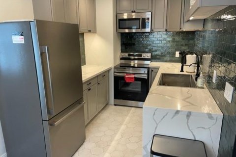 House in Saint Petersburg, Florida 2 bedrooms, 89.37 sq.m. № 2283539 - photo 5