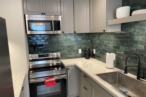 House in Saint Petersburg, Florida 2 bedrooms, 89.37 sq.m. № 2283539 - photo 7