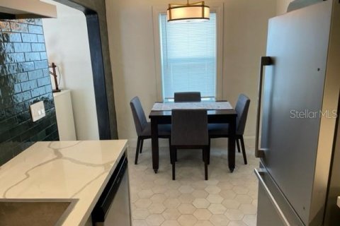 House in Saint Petersburg, Florida 2 bedrooms, 89.37 sq.m. № 2283539 - photo 9