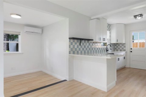 House in Saint Petersburg, Florida 2 bedrooms, 52.03 sq.m. № 1909405 - photo 8