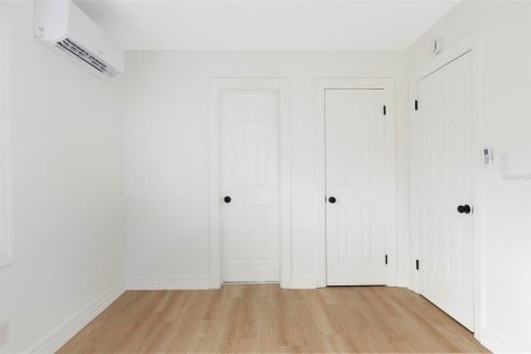 House in Saint Petersburg, Florida 2 bedrooms, 52.03 sq.m. № 1909405 - photo 13