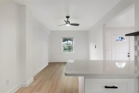 House in Saint Petersburg, Florida 2 bedrooms, 52.03 sq.m. № 1909405 - photo 9