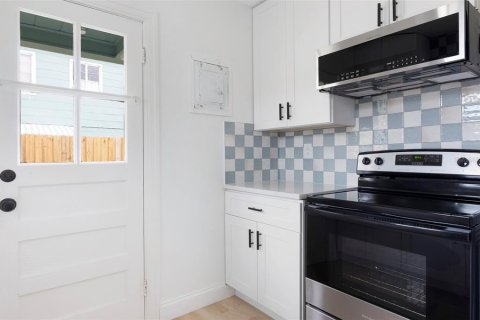 House in Saint Petersburg, Florida 2 bedrooms, 52.03 sq.m. № 1909405 - photo 6
