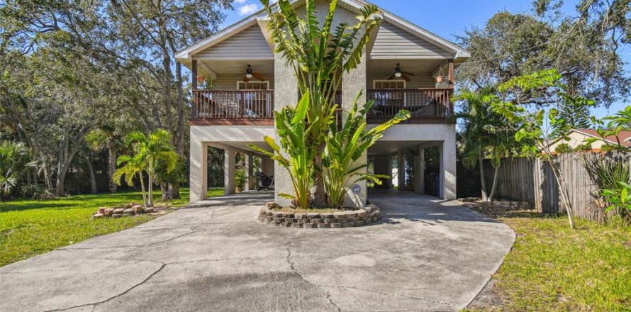 House in Tampa, Florida 3 bedrooms, 123.47 sq.m. № 1803844