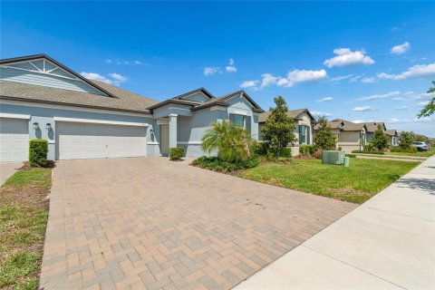 Casa en Land O' Lakes, Florida 3 dormitorios, 182.83 m2 № 2166455