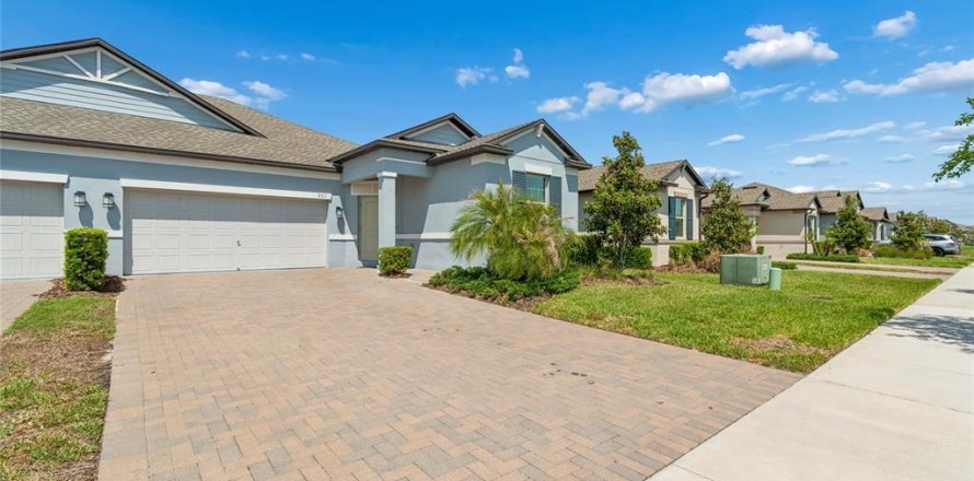 Casa en Land O' Lakes, Florida 3 dormitorios, 182.83 m2 № 2166455