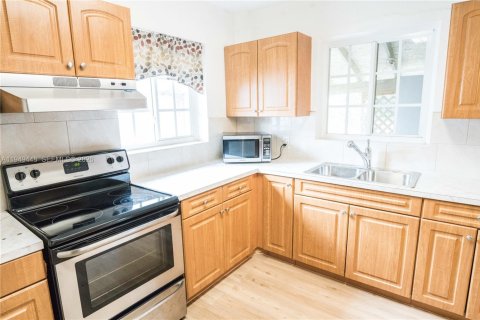 Дом в Саут-Майами, Флорида 3 спальни, 117.15м2 № 2005181