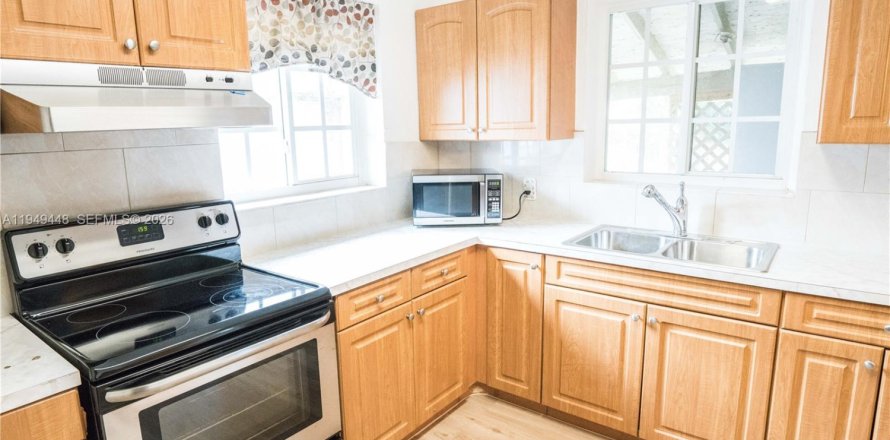 Дом в Саут-Майами, Флорида 3 спальни, 117.15м2 № 2005181