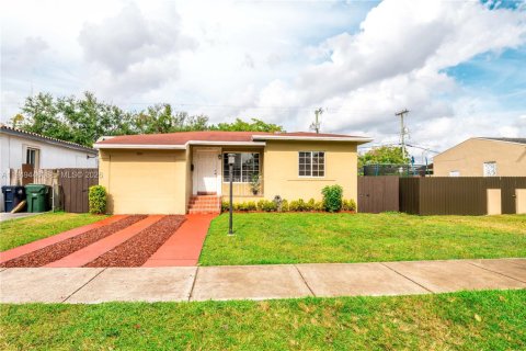 Снять в аренду виллу или дом в Саут-Майами, Флорида 3 спальни, 117.15м2, № 2005181 - фото 15