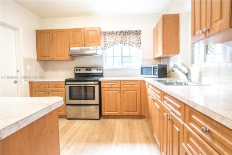 Снять в аренду виллу или дом в Саут-Майами, Флорида 3 спальни, 117.15м2, № 2005181 - фото 2