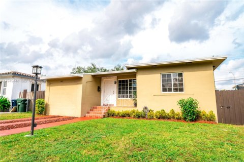 Снять в аренду виллу или дом в Саут-Майами, Флорида 3 спальни, 117.15м2, № 2005181 - фото 20