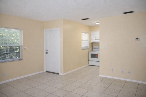 Apartamento en alquiler en Oakland Park, Florida, 2 dormitorios, 70.7 m2 № 2009023 - foto 3