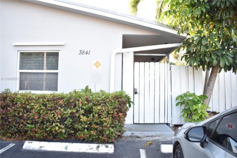 Apartamento en alquiler en Oakland Park, Florida, 2 dormitorios, 70.7 m2 № 2009023 - foto 15