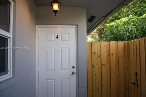 Apartamento en alquiler en Oakland Park, Florida, 2 dormitorios, 70.7 m2 № 2009023 - foto 2