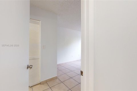 Copropriété à louer à Miami, Floride: 2 chambres, 83.24 m2 № 2078081 - photo 10