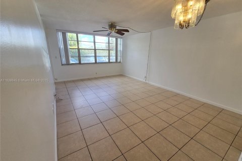 Condominio en venta en Hollywood, Florida, 1 dormitorio, 72.46 m2 № 2034709 - foto 5