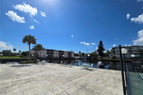 Condominio en venta en Hollywood, Florida, 1 dormitorio, 72.46 m2 № 2034709 - foto 12