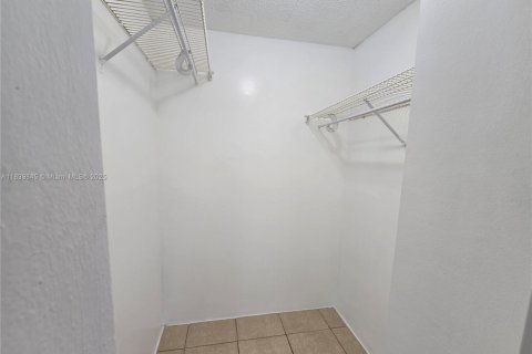 Condominio en venta en Hollywood, Florida, 1 dormitorio, 72.46 m2 № 2034709 - foto 8