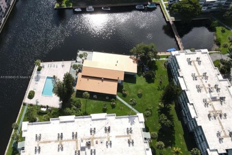 Condominio en venta en Hollywood, Florida, 1 dormitorio, 72.46 m2 № 2034709 - foto 19