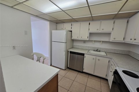 Condominio en venta en Hollywood, Florida, 1 dormitorio, 72.46 m2 № 2034709 - foto 3
