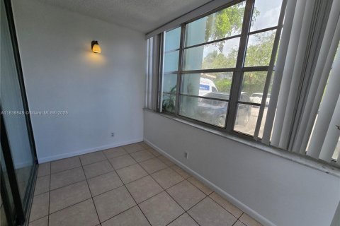 Condominio en venta en Hollywood, Florida, 1 dormitorio, 72.46 m2 № 2034709 - foto 9