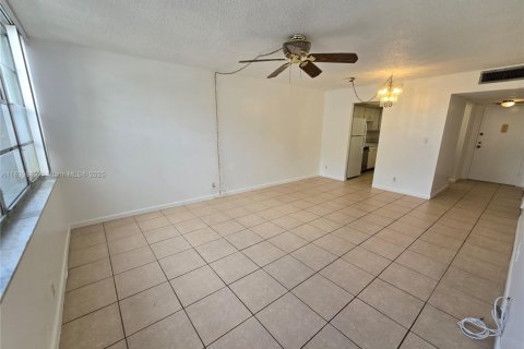Condominio en venta en Hollywood, Florida, 1 dormitorio, 72.46 m2 № 2034709 - foto 4