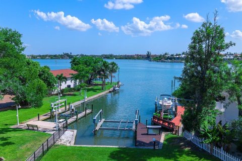 House in Venice, Florida 3 bedrooms, 182.18 sq.m. № 2152275 - photo 25