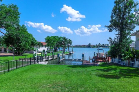 House in Venice, Florida 3 bedrooms, 182.18 sq.m. № 2152275 - photo 23