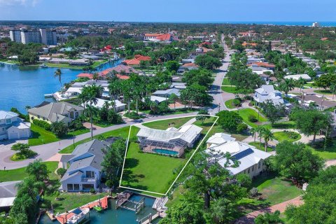 House in Venice, Florida 3 bedrooms, 182.18 sq.m. № 2152275 - photo 6