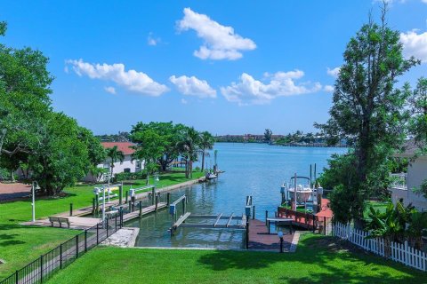 House in Venice, Florida 3 bedrooms, 182.18 sq.m. № 2152275 - photo 24