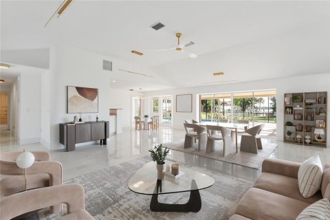 House in Venice, Florida 3 bedrooms, 182.18 sq.m. № 2152275 - photo 9