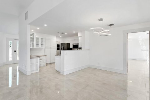House in Venice, Florida 3 bedrooms, 182.18 sq.m. № 2152275 - photo 12