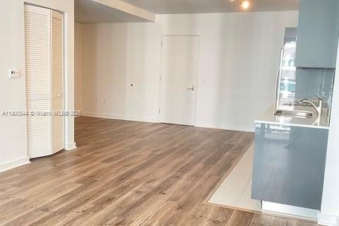 Снять в аренду кондоминиум в Майами, Флорида 1 спальня, 79.15м2, № 1952104 - фото 4