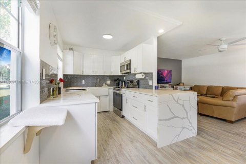 Copropriété à vendre à Deerfield Beach, Floride: 2 chambres, 76.18 m2 № 1997794 - photo 7