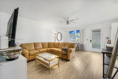 Copropriété à vendre à Deerfield Beach, Floride: 2 chambres, 76.18 m2 № 1997794 - photo 9