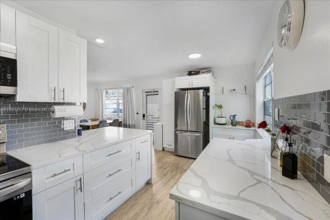 Copropriété à vendre à Deerfield Beach, Floride: 2 chambres, 76.18 m2 № 1997794 - photo 3