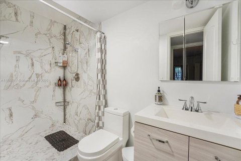 Copropriété à vendre à Deerfield Beach, Floride: 2 chambres, 76.18 m2 № 1997794 - photo 11