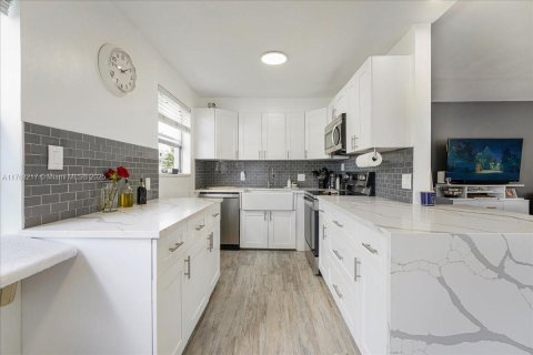 Copropriété à vendre à Deerfield Beach, Floride: 2 chambres, 76.18 m2 № 1997794 - photo 6