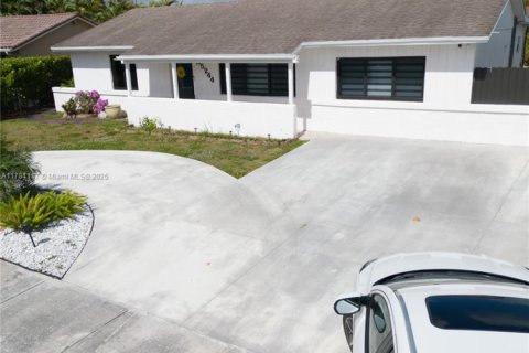 House in Miami, Florida 3 bedrooms, 147.16 sq.m. № 1867090 - photo 14