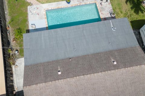 House in Miami, Florida 3 bedrooms, 147.16 sq.m. № 1867090 - photo 11