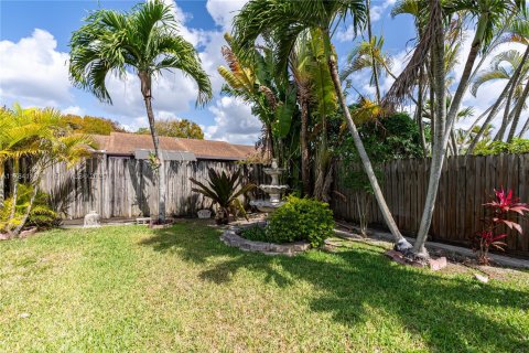 House in Miami, Florida 3 bedrooms, 147.16 sq.m. № 1867090 - photo 16