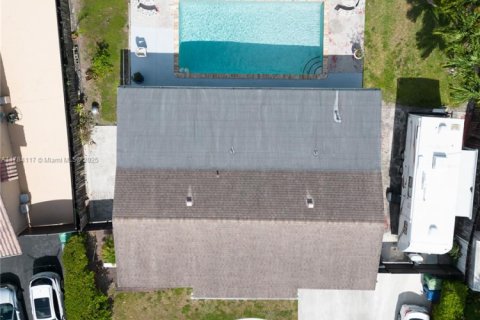House in Miami, Florida 3 bedrooms, 147.16 sq.m. № 1867090 - photo 9