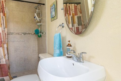 House in Miami, Florida 3 bedrooms, 147.16 sq.m. № 1867090 - photo 21