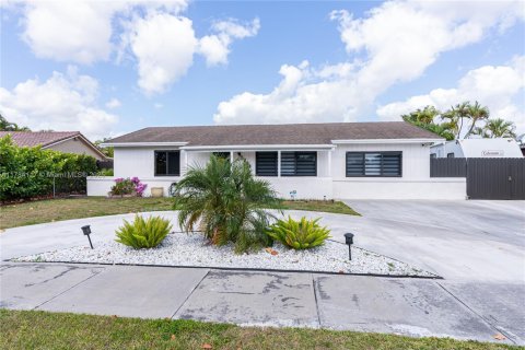 House in Miami, Florida 3 bedrooms, 147.16 sq.m. № 1867090 - photo 1