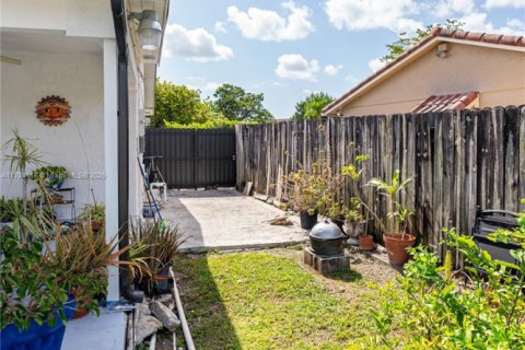 House in Miami, Florida 3 bedrooms, 147.16 sq.m. № 1867090 - photo 23