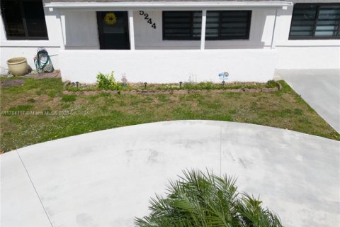 House in Miami, Florida 3 bedrooms, 147.16 sq.m. № 1867090 - photo 8